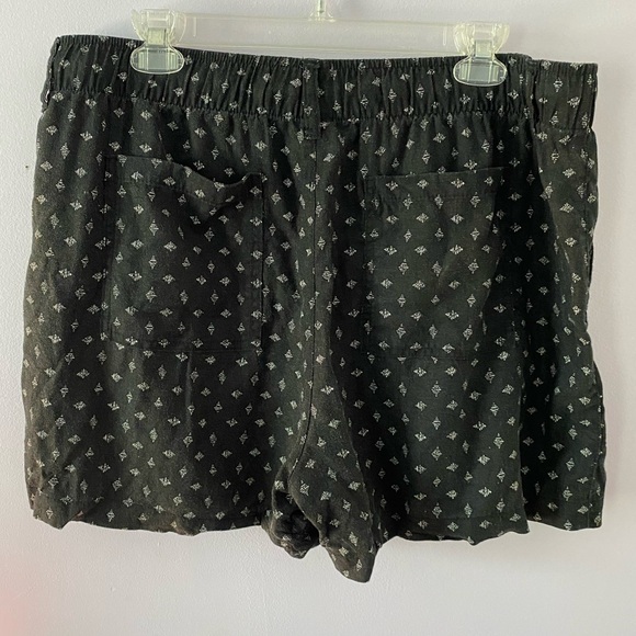 Old Navy | Linen Blend Printed Shorts - Picture 2 of 4